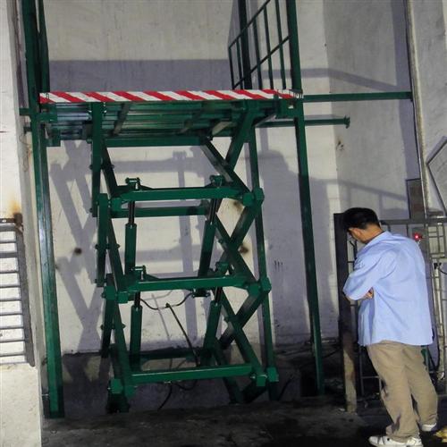 「电动液压升降台」机械结构使升降台起升有较高的稳定性